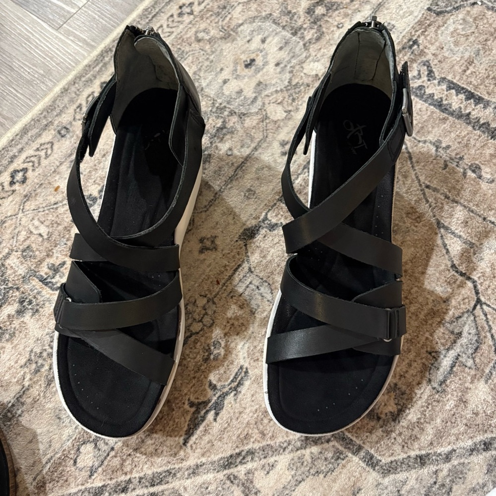 OTBT TERESA wedges size 9.5 - Picture 3 of 9